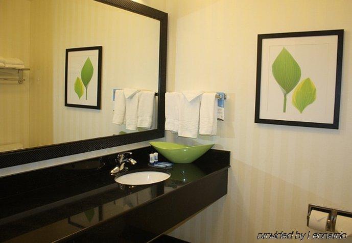 Fairfield Inn & Suites Louisville East Экстерьер фото